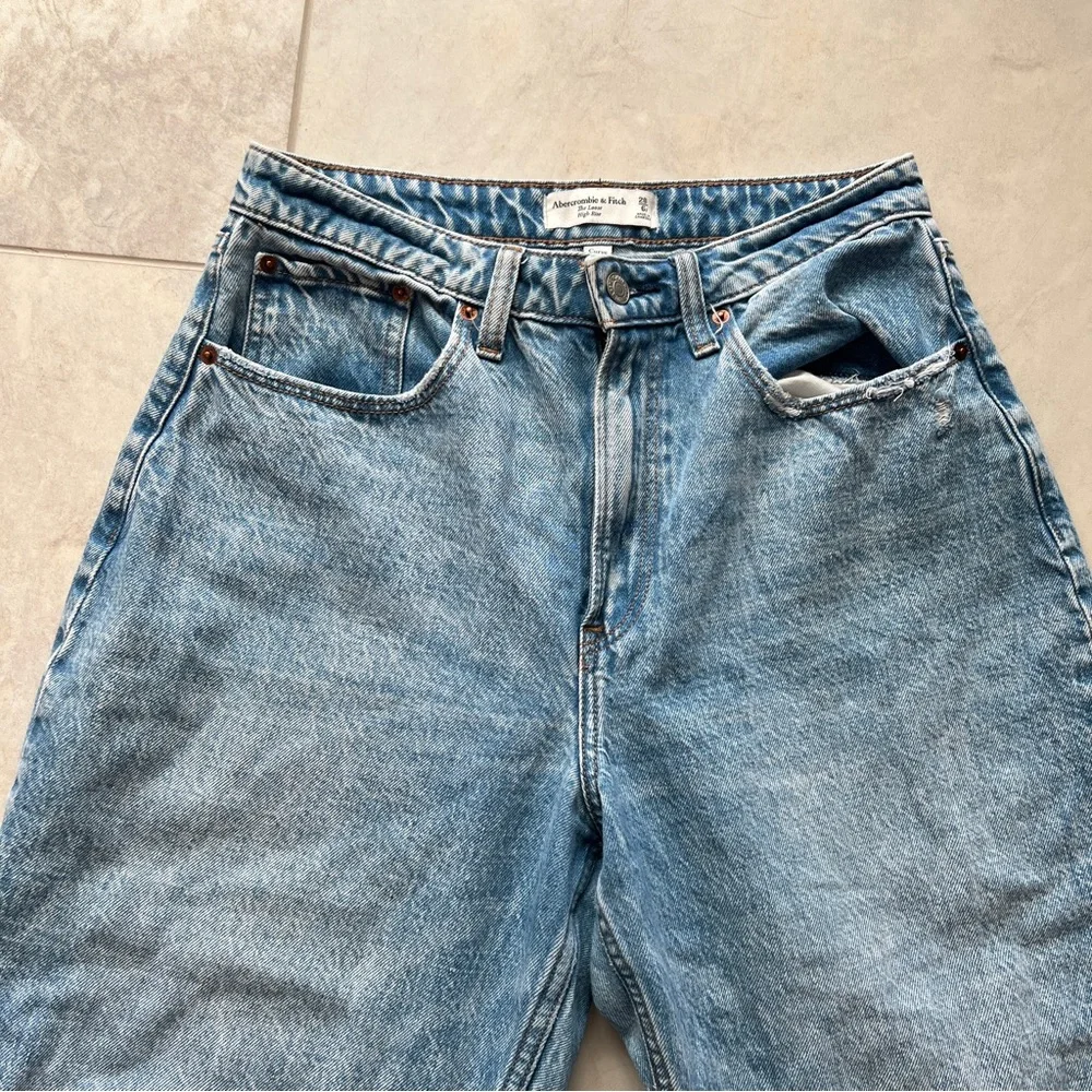 Abercrombie and Fitch High Rise Loose Jean - Picture 3 of 7